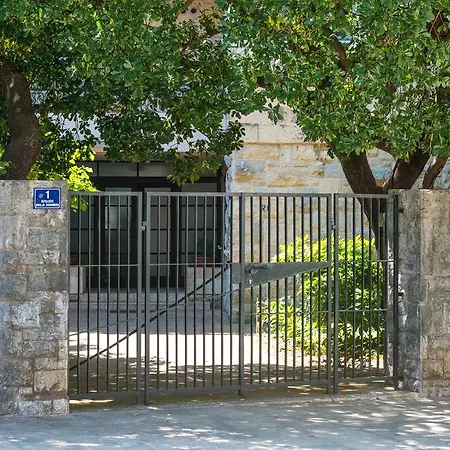 Avenue * Ντουμπρόβνικ